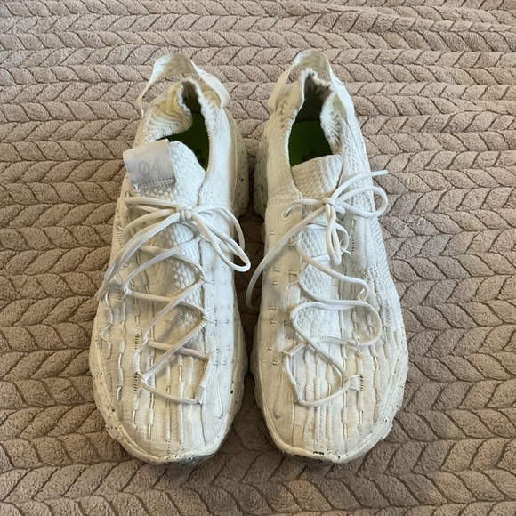 Nike. 10.5. White - Picture 2 of 7